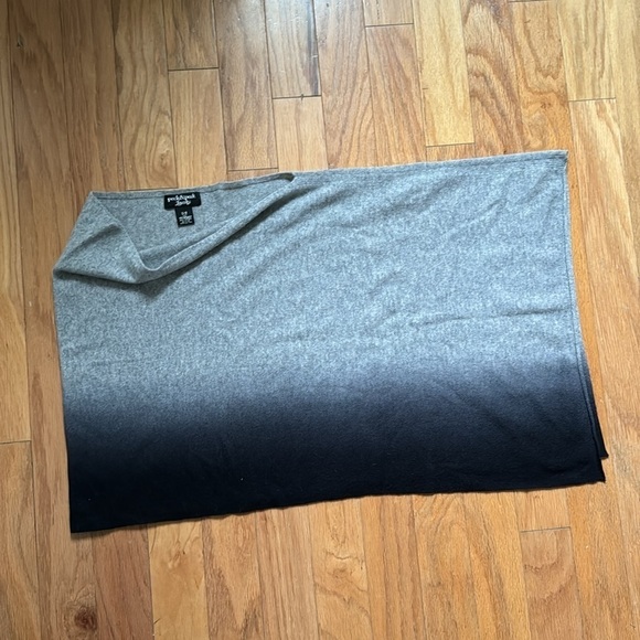 Peck & Peck Luxury Cashmere Poncho/Wrap Black/Gray - Picture 3 of 6